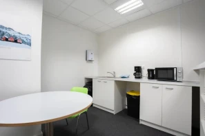 Bureau privé - 73370 - 7 postes - 831.12€