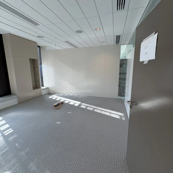 Bureau privé 23 m² 2 postes Coworking Boulevard Macdonald Paris 75019 - photo 4