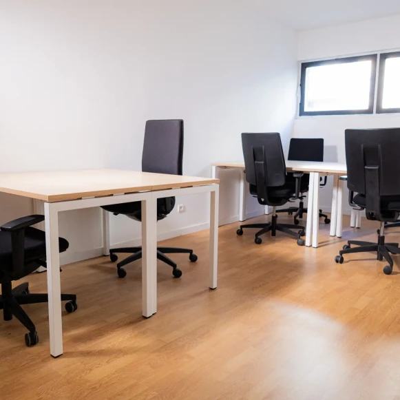 Bureau privé 18 m² 6 postes Coworking Avenue du Général Michel Bizot Paris 75012 - photo 1