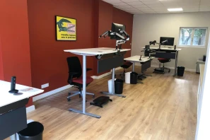 Open Space - 69600 - 5 postes - 580€