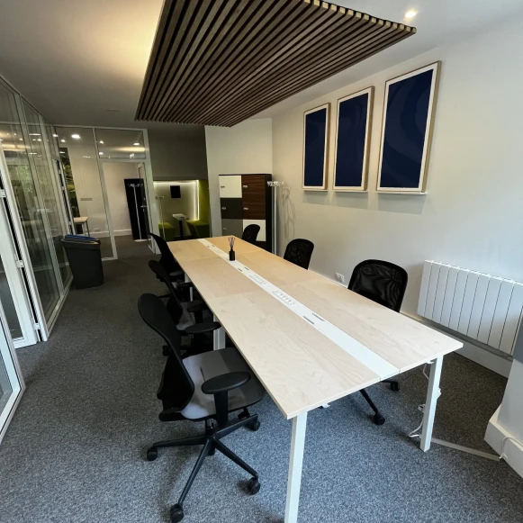 Bureau privé 15 m² 6 postes Location bureau Avenue des États Unis Versailles 78000 - photo 1