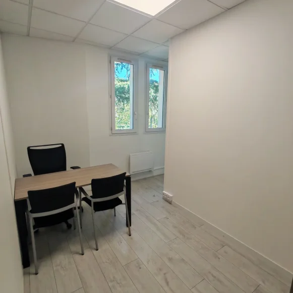 Bureau privé 11 m² 1 poste Location bureau Avenue Raspail Saint-Maur-des-Fossés 94100 - photo 2