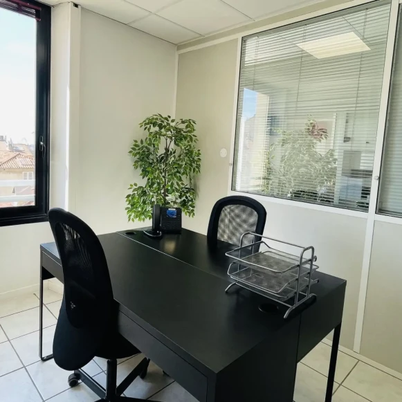 Bureau privé 8 m² 1 poste Coworking Boulevard de Strasbourg Toulon 83000 - photo 1