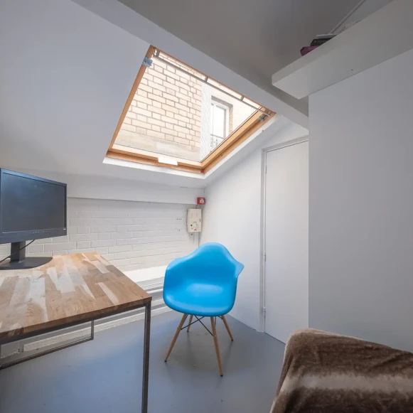 Bureau privé 25 m² 6 postes Coworking Rue des Epinettes Paris 75017 - photo 6