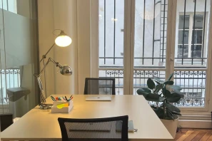 Open Space - 75010 - 2 postes - 390€
