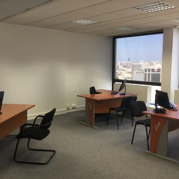 Bureau privé 26 m² 6 postes Location bureau Rue Royale Saint-Cloud 92210 - photo 4