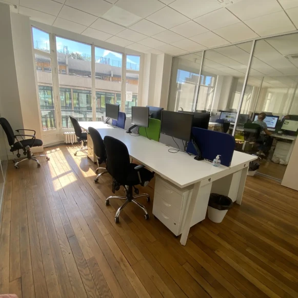 Bureau privé 25 m² 6 postes Coworking Rue du Renard Paris 75004 - photo 9