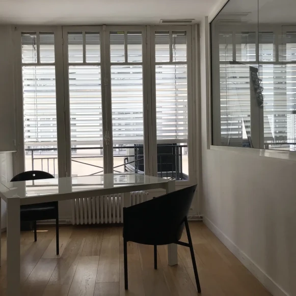 Espace indépendant 74 m² 8 postes Location bureau Rue Tronchet Paris 75008 - photo 3