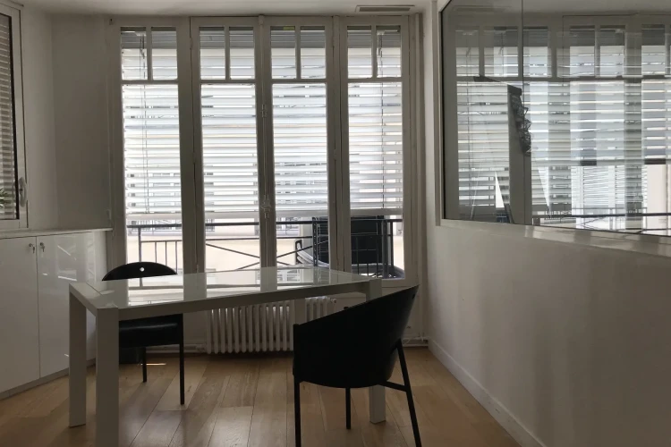 Espace indépendant - 75008 - 8 postes - 5600€