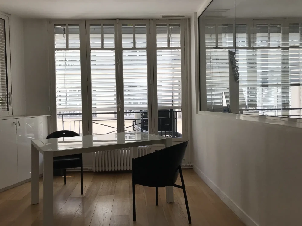 Espace indépendant - 75008 - 8 postes - 5600€