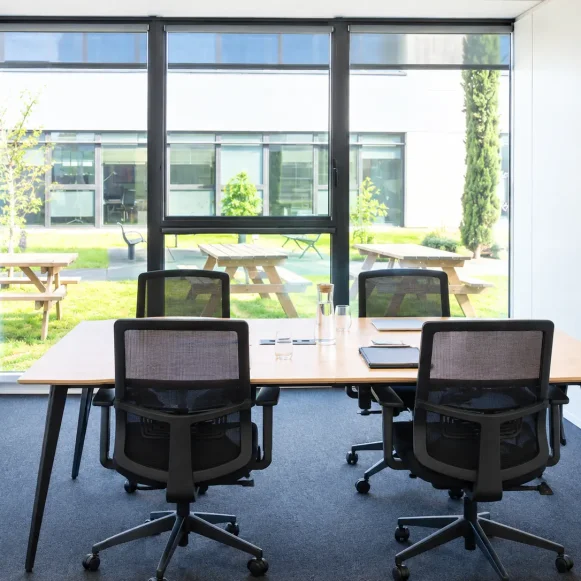 Bureau privé 7 m² 2 postes Coworking Allée des Parcs Saint-Priest 69800 - photo 1