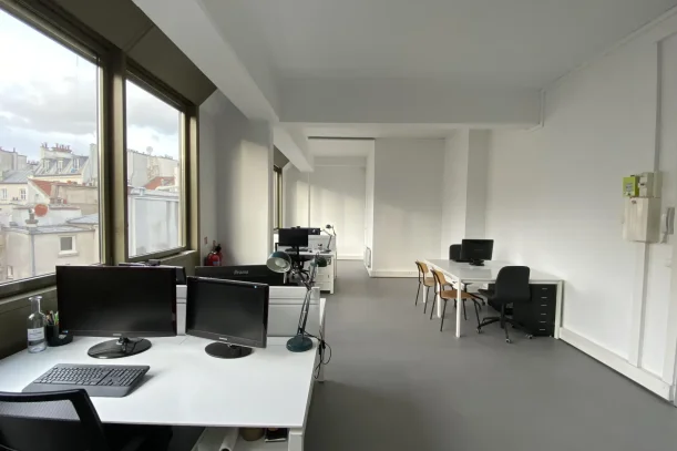 Open Space - 75012 - 2 postes - 360€
