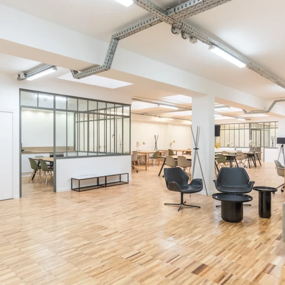 Espace indépendant 250 m² 38 postes Coworking Rue Eugène Oudiné Paris 75013 - photo 1