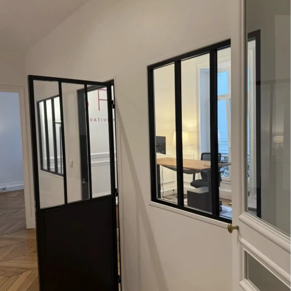 Bureau privé 25 m² 8 postes Coworking Rue Drouot Paris 75009 - photo 1