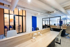 Open Space - 33000 - 3 postes - 250€