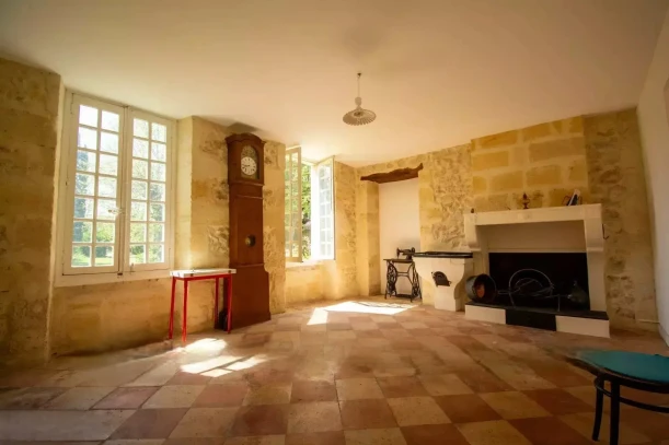 Bureau privé - 33640 - 6 postes - 546.4€