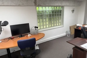 Bureau privé - 92240 - 20 postes - 8260€