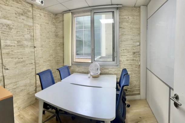 Bureau privé - 75015 - 4 postes - 720€