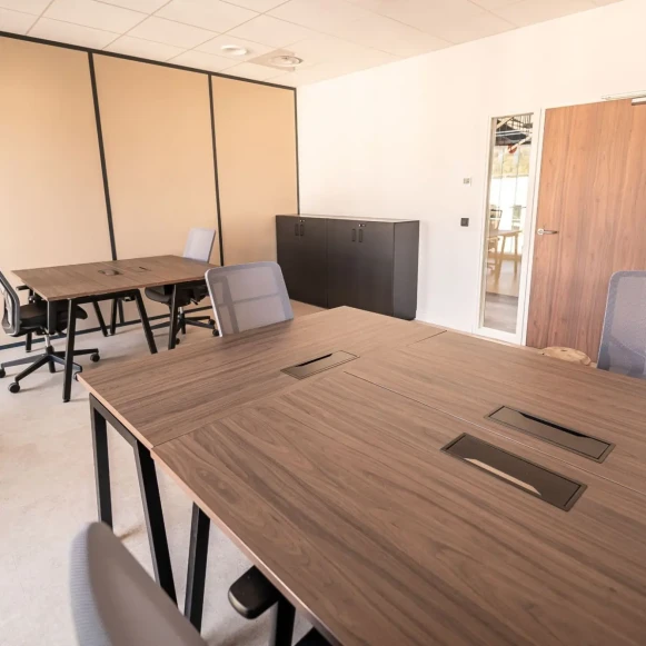 Bureau privé 18 m² 3 postes Coworking Avenue Roumanille Biot 06410 - photo 1