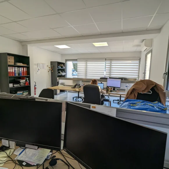 Bureau privé 80 m² 8 postes Location bureau Route des Milles Éguilles 13510 - photo 2