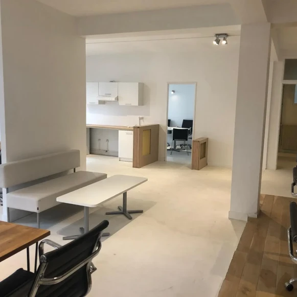 Espace indépendant 140 m² 24 postes Coworking Rue Soubise Saint-Ouen-sur-Seine 93400 - photo 3