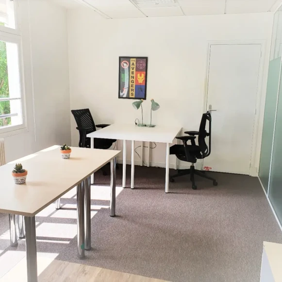 Bureau privé 16 m² 2 postes Coworking Rue Édouard Vaillant Tours 37000 - photo 2