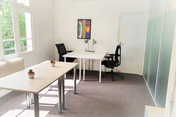 Bureau privé - 37550 - 2 postes - 675€