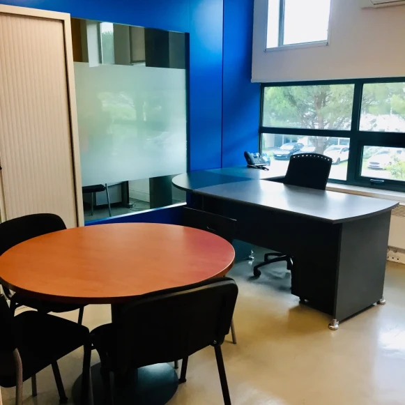 Bureau privé 175 m² 14 postes Coworking Rue du Golf Mérignac 33700 - photo 1