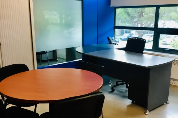 Bureau privé - 33700 - 14 postes - 5500€
