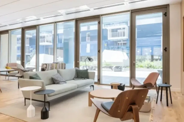 Bureau privé - 13008 - 5 postes - 2308€