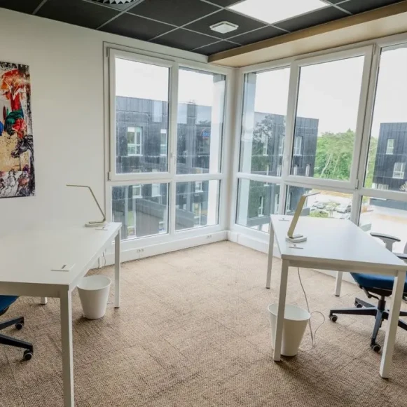 Bureau privé 15 m² 4 postes Coworking Rue de la Mare Sansoure Petit-Couronne 76650 - photo 1