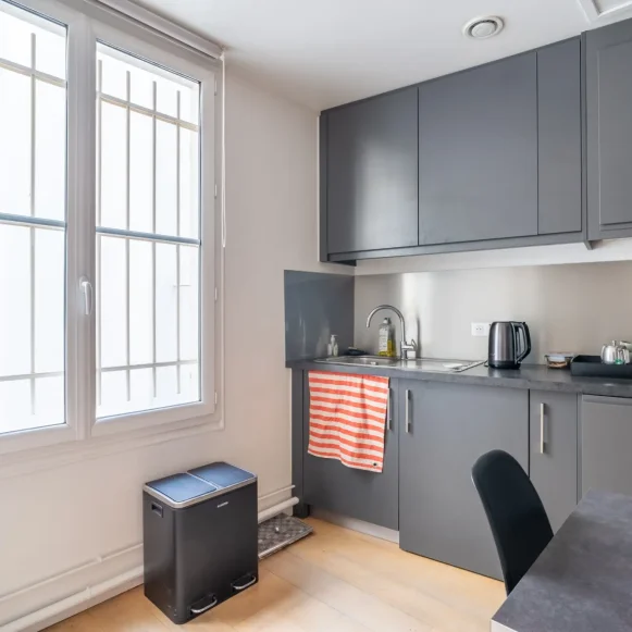Espace indépendant 77 m² 10 postes Location bureau Rue du Faubourg Saint-Honoré Paris 75008 - photo 6