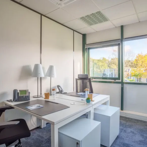 Bureau privé 12 m² 2 postes Coworking Avenue des Amethystes Nantes 44300 - photo 5