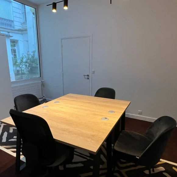 Bureau privé 16 m² 3 postes Coworking Rue Benjamin Franklin Paris 75016 - photo 1