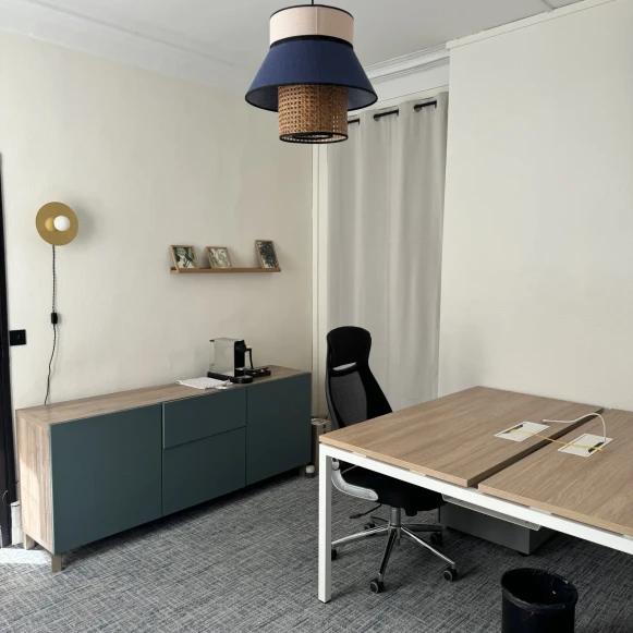 Espace indépendant 25 m² 4 postes Location bureau Rue Lemercier Paris 75017 - photo 2