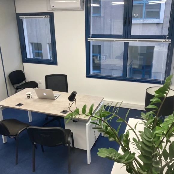 Bureau privé 15 m² 2 postes Coworking Boucle de la Ramée Saint-Quentin-Fallavier 38070 - photo 8