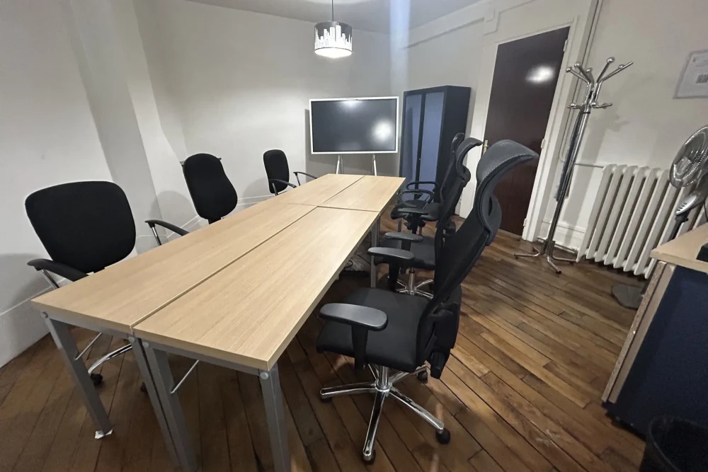 Bureau privé - 75011 - 5 postes - 350€