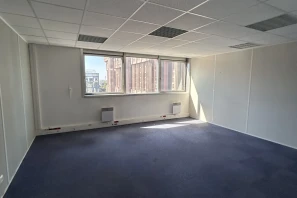 Bureau privé - 93194 - 5 postes - 405€