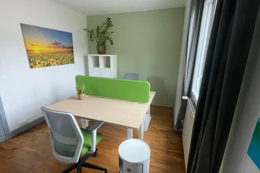 Open Space - 25000 - 8 postes - 250€