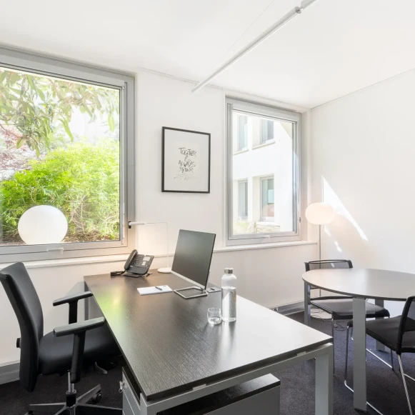 Bureau privé 14 m² 2 postes Coworking Rue Quentin-Bauchart Paris 75008 - photo 2