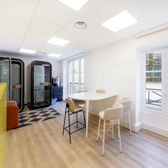 Bureau privé 188 m² 34 postes Location bureau Rue Saint-Fiacre Paris 75002 - photo 6