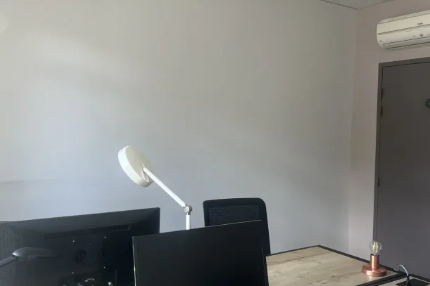 Bureau privé - 69570 - 2 postes - 600€