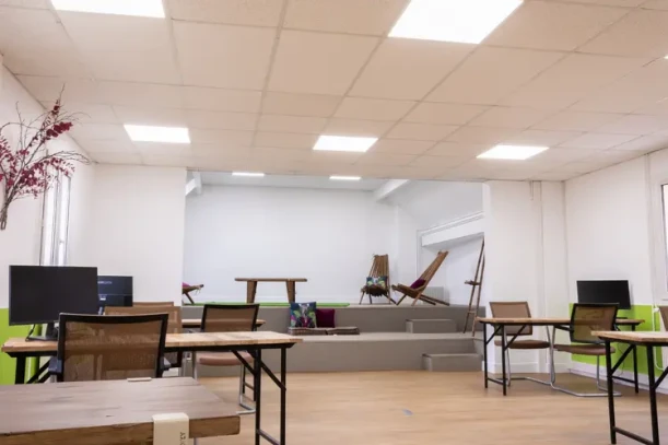 Open Space - 95270 - 11 postes - 240€