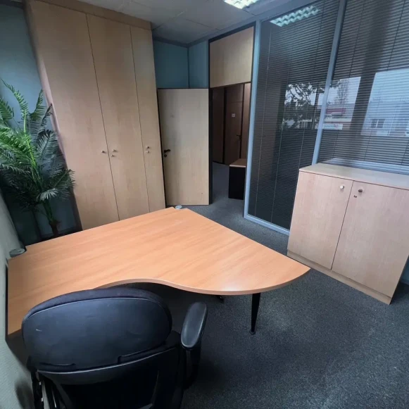 Bureau privé 13 m² 1 poste Location bureau Avenue d'Amazonie Les Ulis 91940 - photo 1