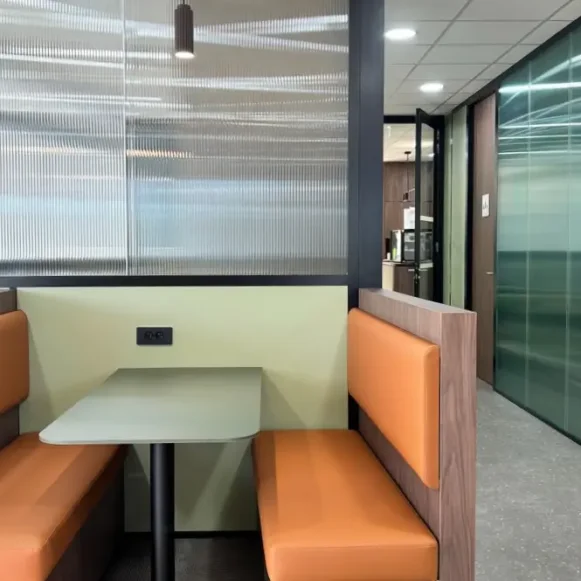 Bureau privé 7 m² 2 postes Coworking Allée des Parcs Saint-Priest 69800 - photo 2