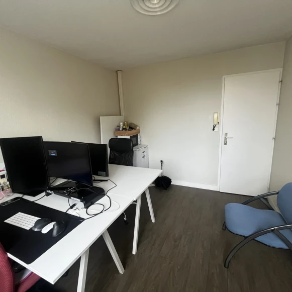 Bureau privé 12 m² 2 postes Location bureau Rue Georges Bonnac Bordeaux 33000 - photo 2