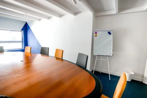 Open Space - 49300 - 15 postes - 230€