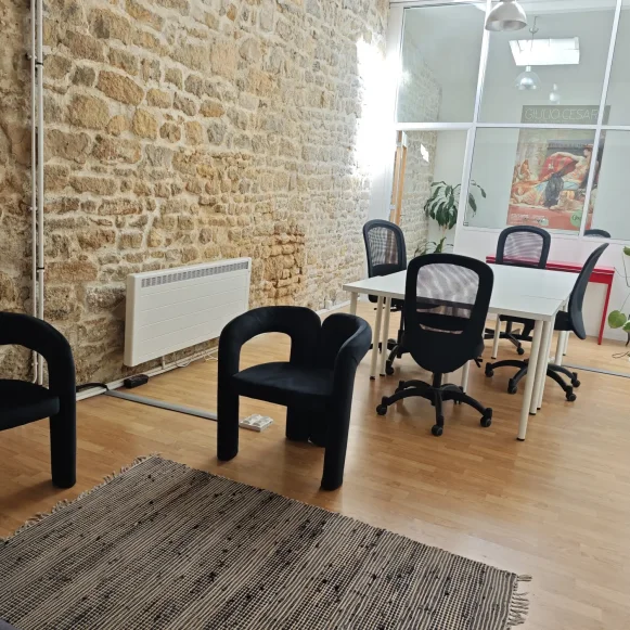 Bureau privé 33 m² 10 postes Coworking Rue Saint-Antoine Paris 75004 - photo 3
