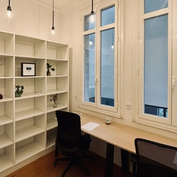 Bureau privé 10 m² 2 postes Coworking Rue Turenne Bordeaux 33000 - photo 1