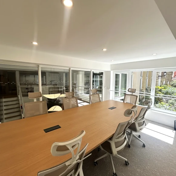 Bureau privé 18 m² 7 postes Location bureau Rue de Lévis Paris 75017 - photo 2